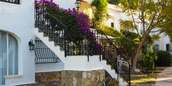 Pintar Fachadas de Casas Unifamiliares / Chalets en Alcorcón · Pintura para Pintado de Balcones, Barandillas, Terrazas y Exteriores