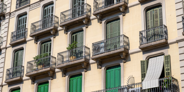 Pintar Fachadas y Patios de Luces de Comunidades Vecinos / Propietarios en Alcorcón · Reparación y Preparación de Superficies