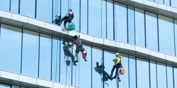 Trabajos Verticales en Fachadas de Edificios / Viviendas en Alcorcón · Pintado Económico y Rápido de Fachadas